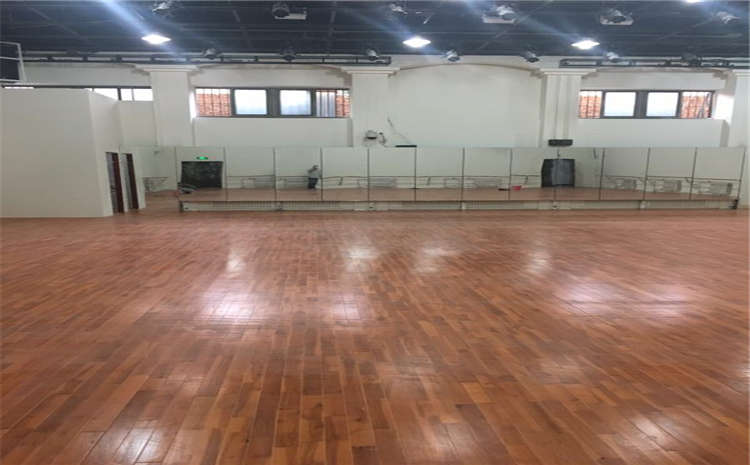 楓樺木木地板籃球館怎么保養(yǎng)？