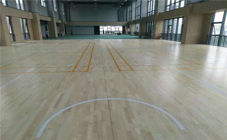 主輔龍骨結構實木運動地板造價是的多少？