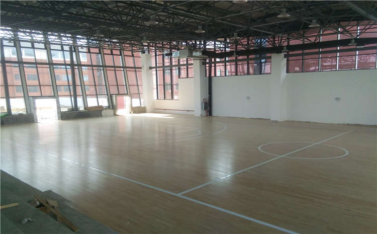 福建體育館專用運(yùn)動(dòng)木地板安裝