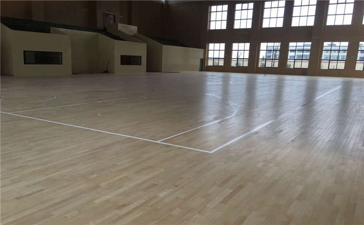 體育木地板價格和體育場館參數(shù)有什么關系？