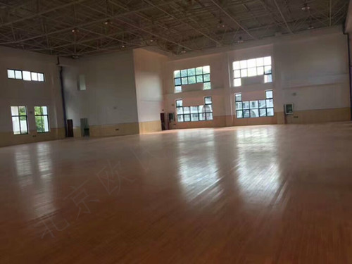 柳州市窯埠街小學(xué)體育館木地板案例圖2