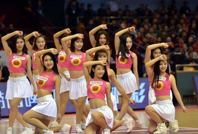 籃球?qū)氊悾ɡ爢T）的服裝應(yīng)該如何選擇和搭配